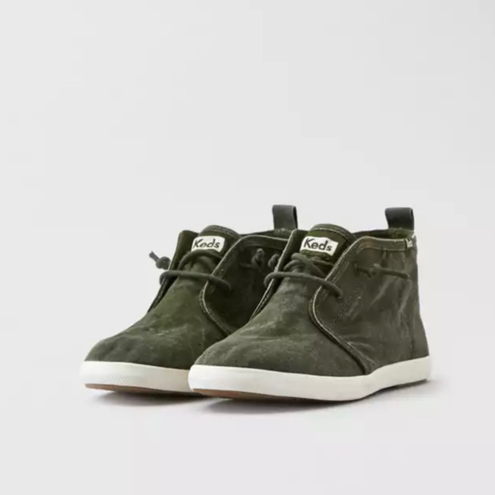 NWOT Keds Chillax Chukka / Olive / 6.5